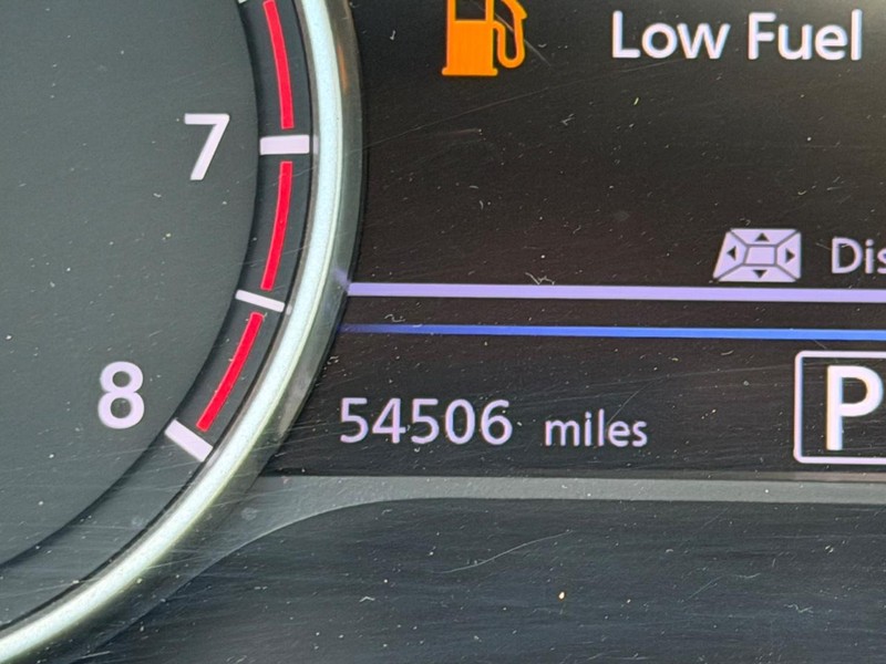 Nissan Sentra Vehicle Full-screen Gallery Image 18