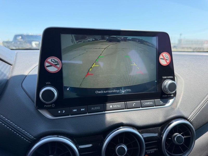 Nissan Sentra Vehicle Full-screen Gallery Image 19