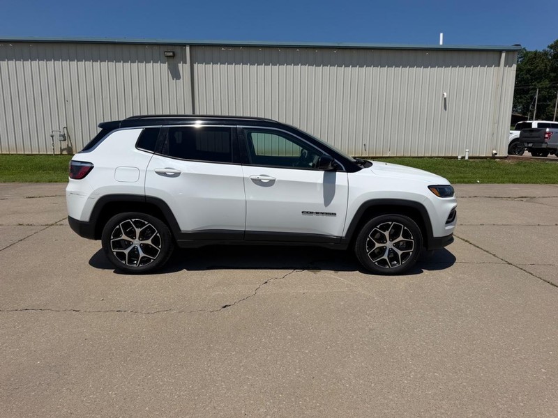 Jeep Compass Vehicle Full-screen Gallery Image 2