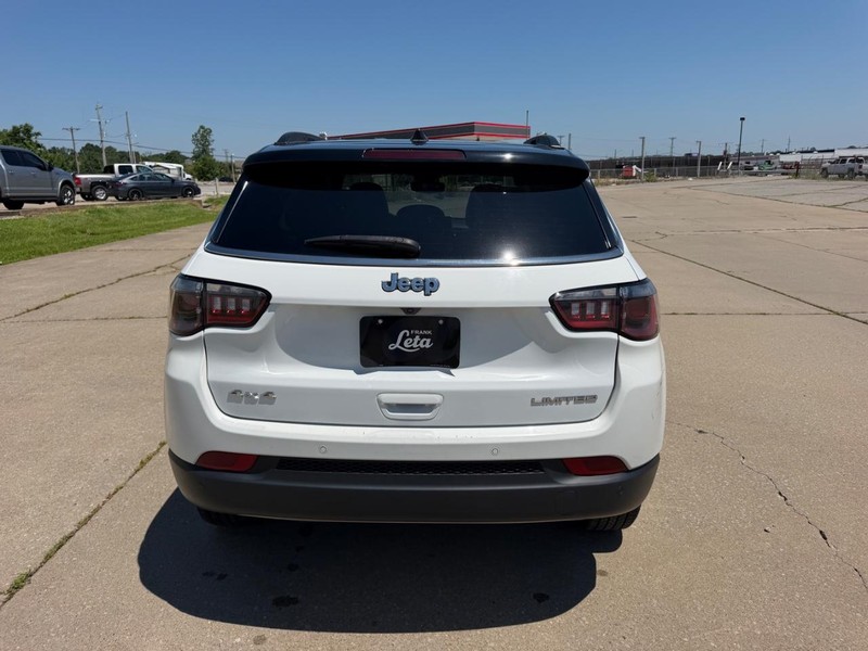 Jeep Compass Vehicle Full-screen Gallery Image 4