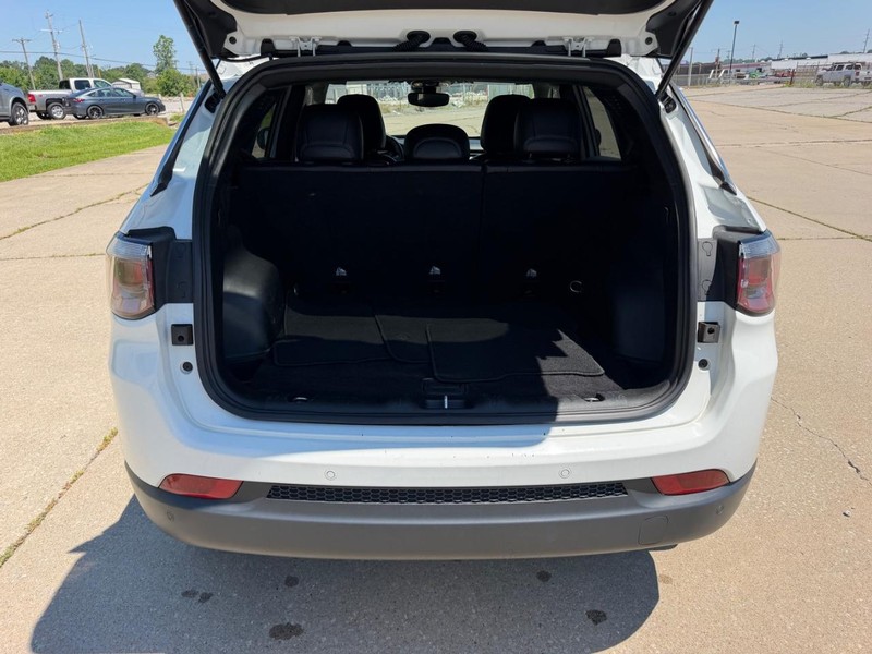 Jeep Compass Vehicle Full-screen Gallery Image 5