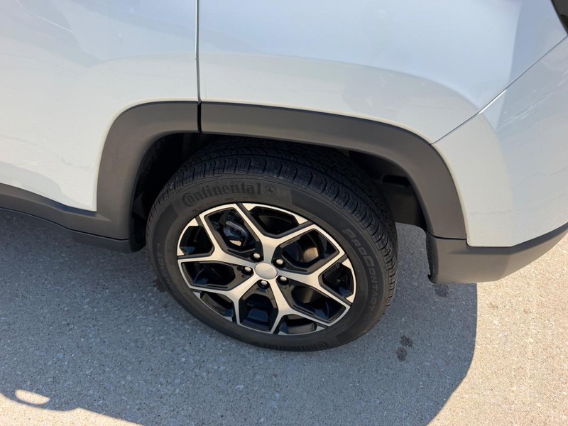 Jeep Compass Vehicle Full-screen Gallery Image 6