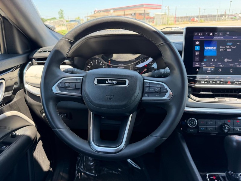 Jeep Compass Vehicle Full-screen Gallery Image 9
