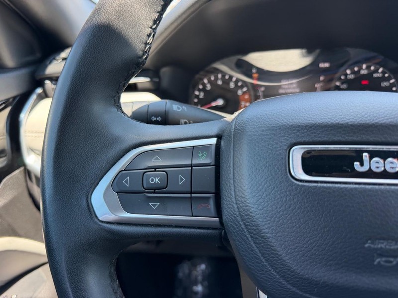 Jeep Compass Vehicle Full-screen Gallery Image 10