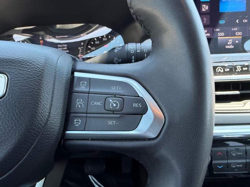 Jeep Compass Vehicle Full-screen Gallery Image 11