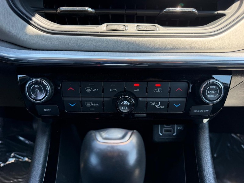 Jeep Compass Vehicle Full-screen Gallery Image 13