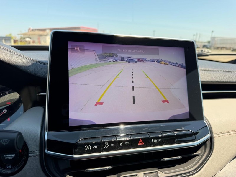 Jeep Compass Vehicle Full-screen Gallery Image 19