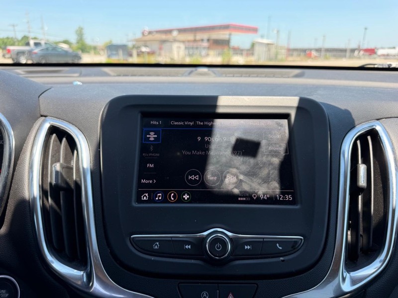 Chevrolet Equinox Vehicle Full-screen Gallery Image 13