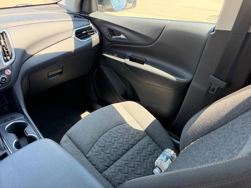 Chevrolet Equinox Vehicle Full-screen Gallery Image 16