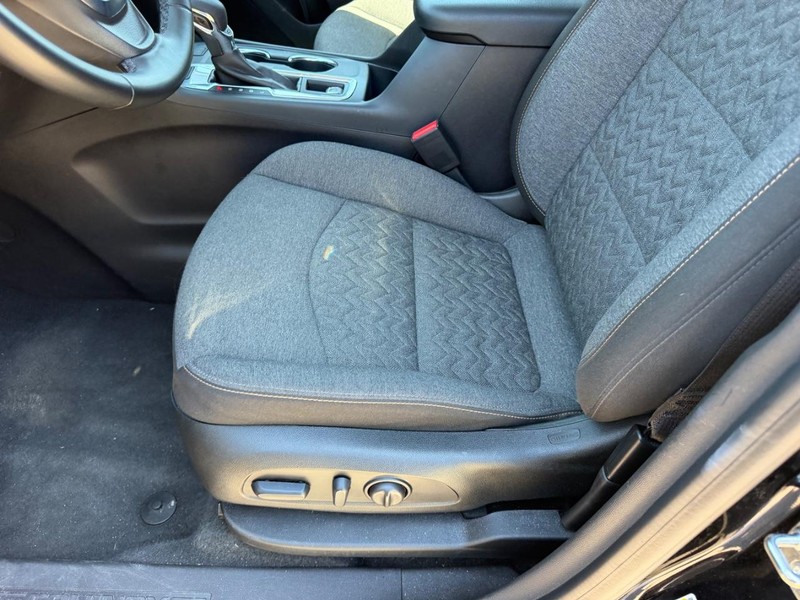 Chevrolet Equinox Vehicle Full-screen Gallery Image 18