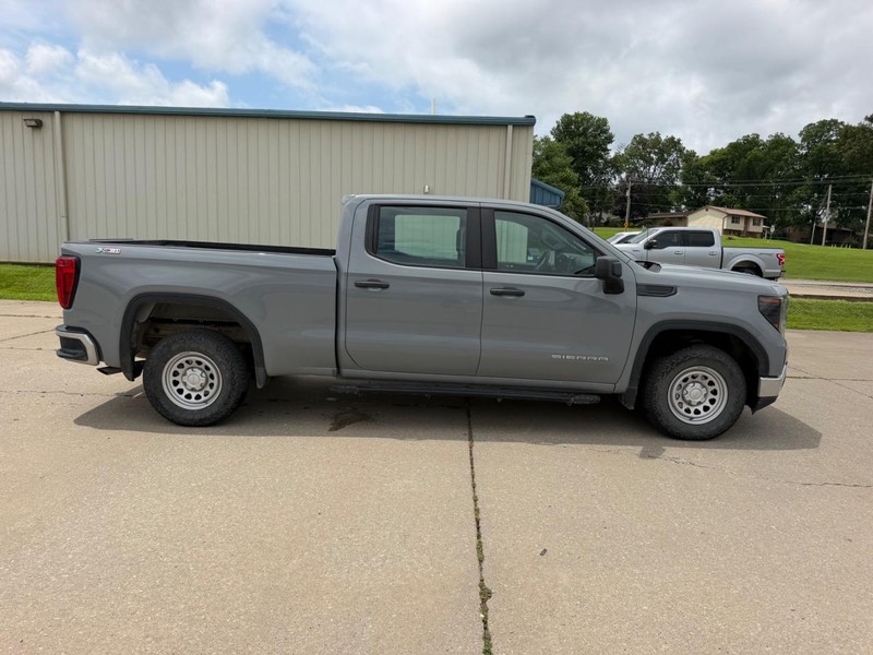 GMC Sierra 1500 Vehicle Full-screen Gallery Image 2