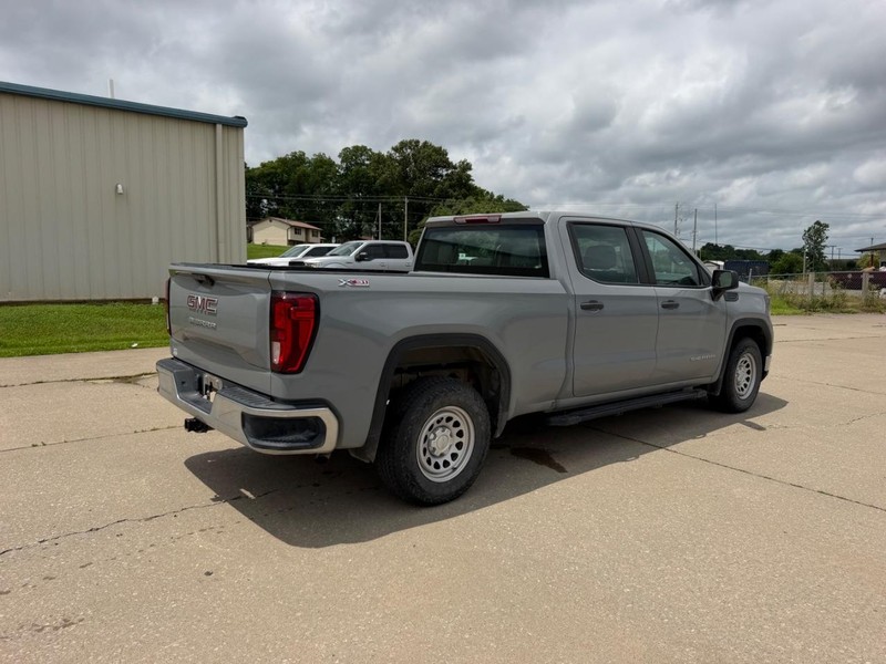 GMC Sierra 1500 Vehicle Full-screen Gallery Image 3
