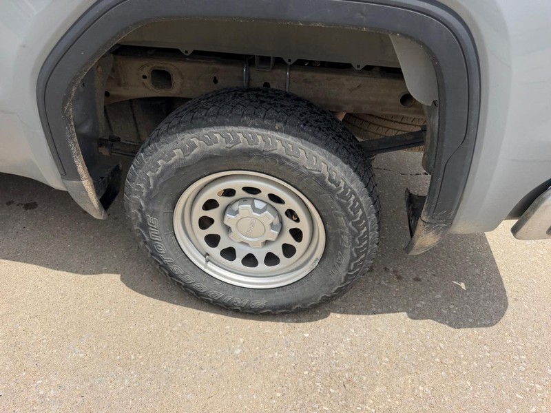 GMC Sierra 1500 Vehicle Full-screen Gallery Image 6