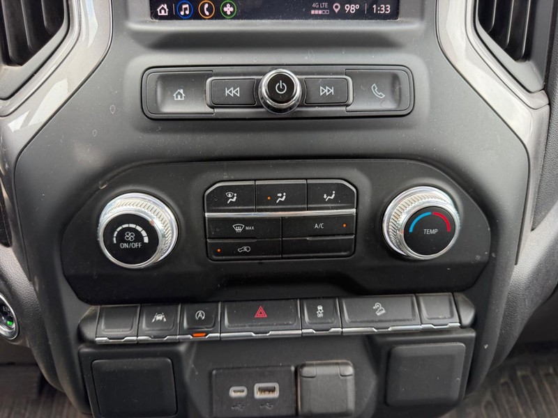 GMC Sierra 1500 Vehicle Full-screen Gallery Image 12