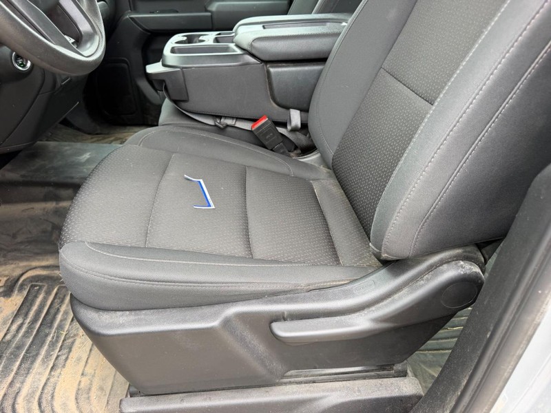 GMC Sierra 1500 Vehicle Full-screen Gallery Image 15