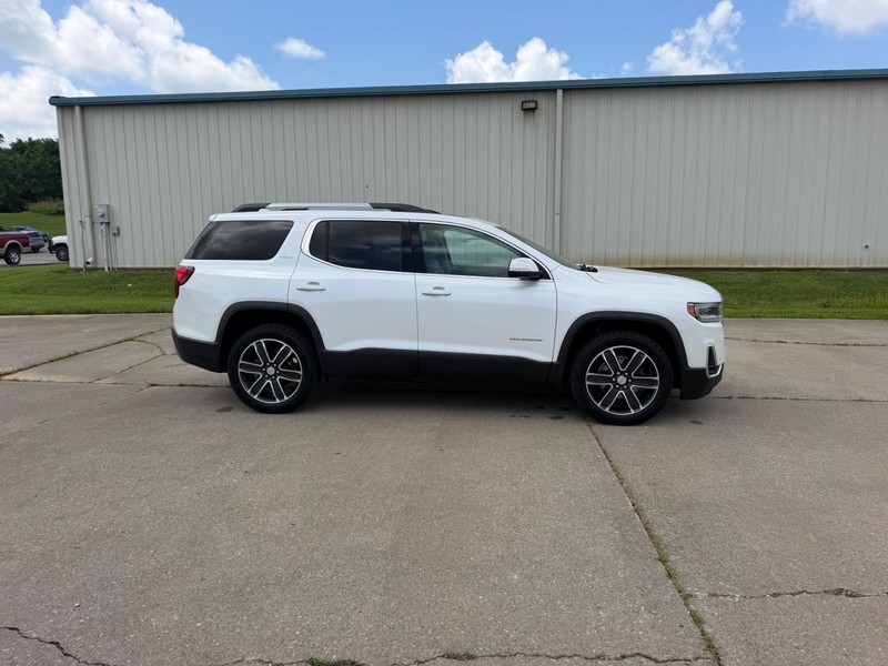 GMC Acadia Vehicle Full-screen Gallery Image 2