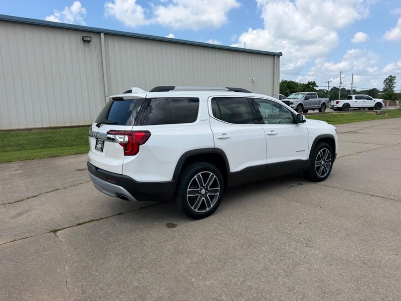 GMC Acadia Vehicle Full-screen Gallery Image 3
