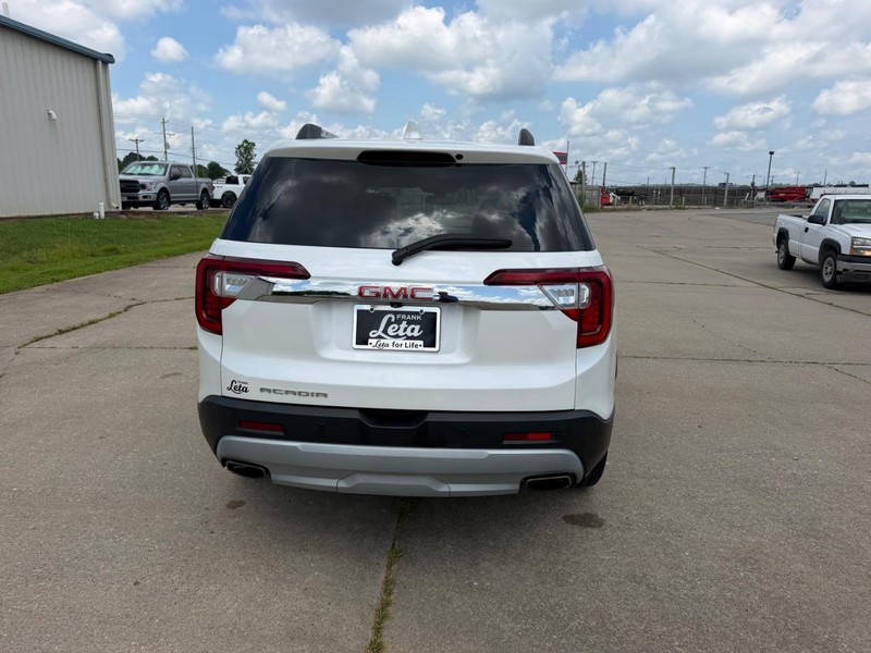 GMC Acadia Vehicle Full-screen Gallery Image 4
