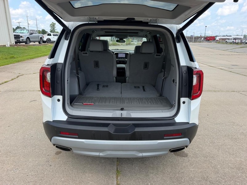 GMC Acadia Vehicle Full-screen Gallery Image 5