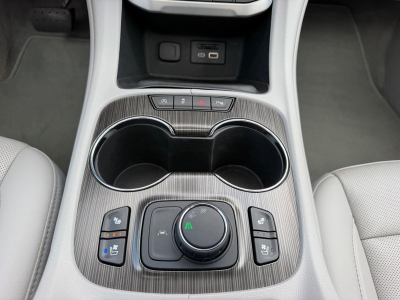 GMC Acadia Vehicle Full-screen Gallery Image 18