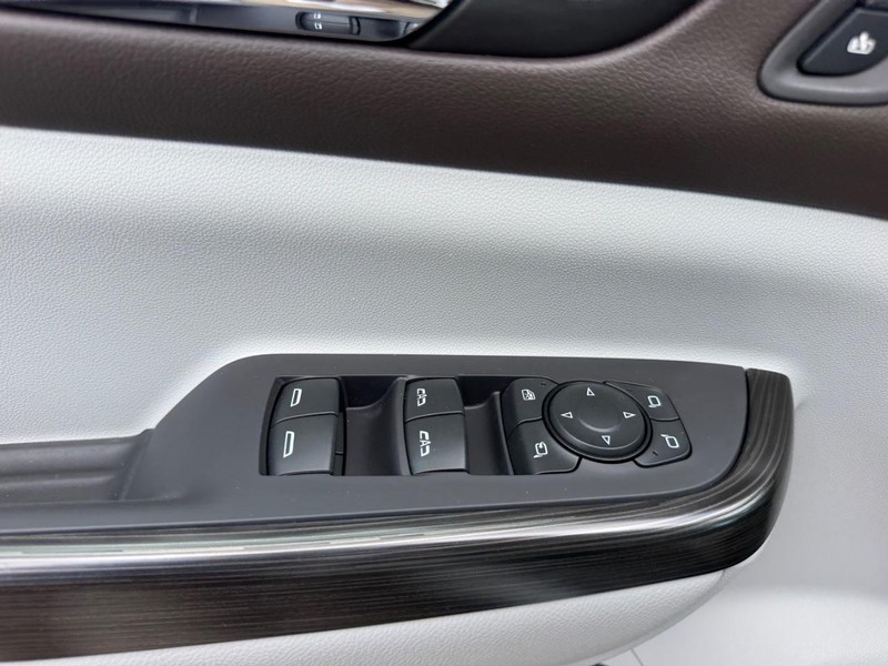 GMC Acadia Vehicle Full-screen Gallery Image 20