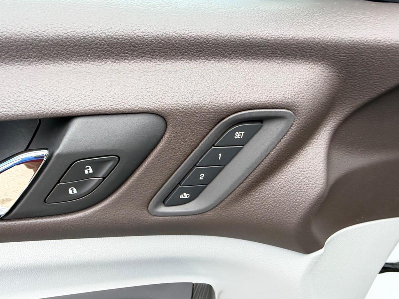 GMC Acadia Vehicle Full-screen Gallery Image 21