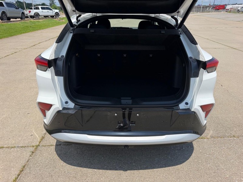 Buick Envista Vehicle Full-screen Gallery Image 5