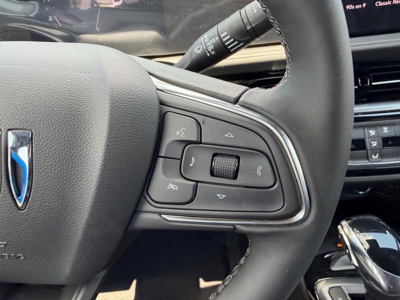 Buick Envista Vehicle Full-screen Gallery Image 12