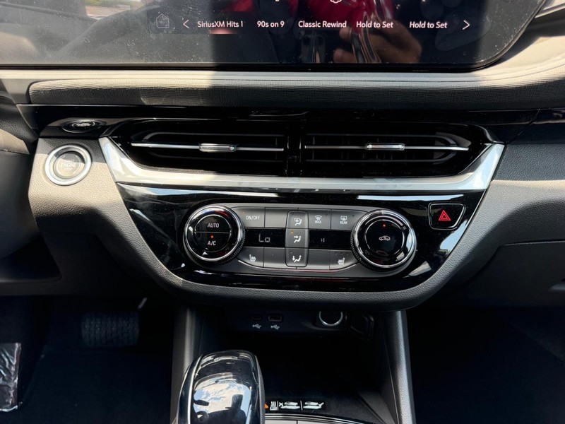 Buick Envista Vehicle Full-screen Gallery Image 14