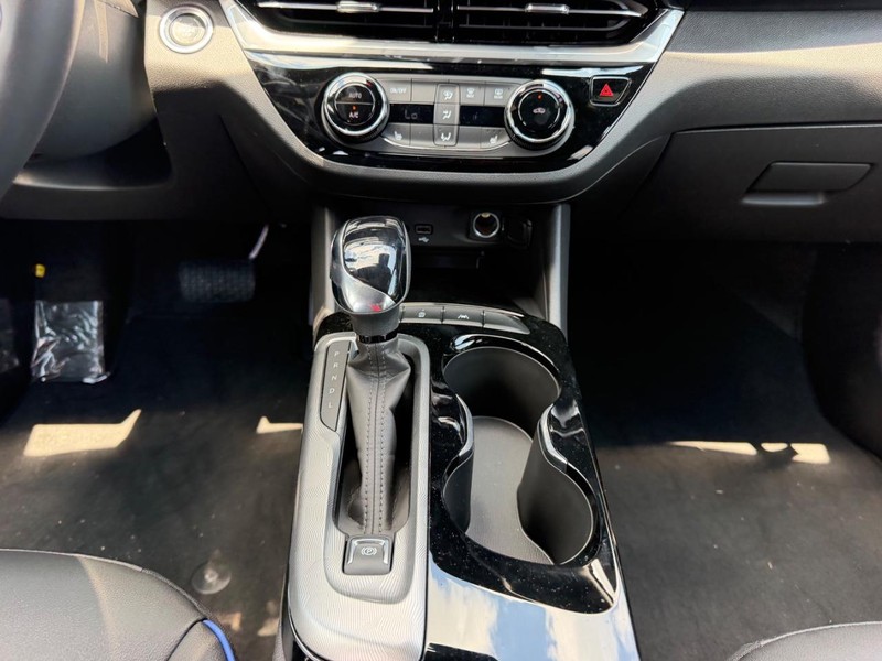 Buick Envista Vehicle Full-screen Gallery Image 15