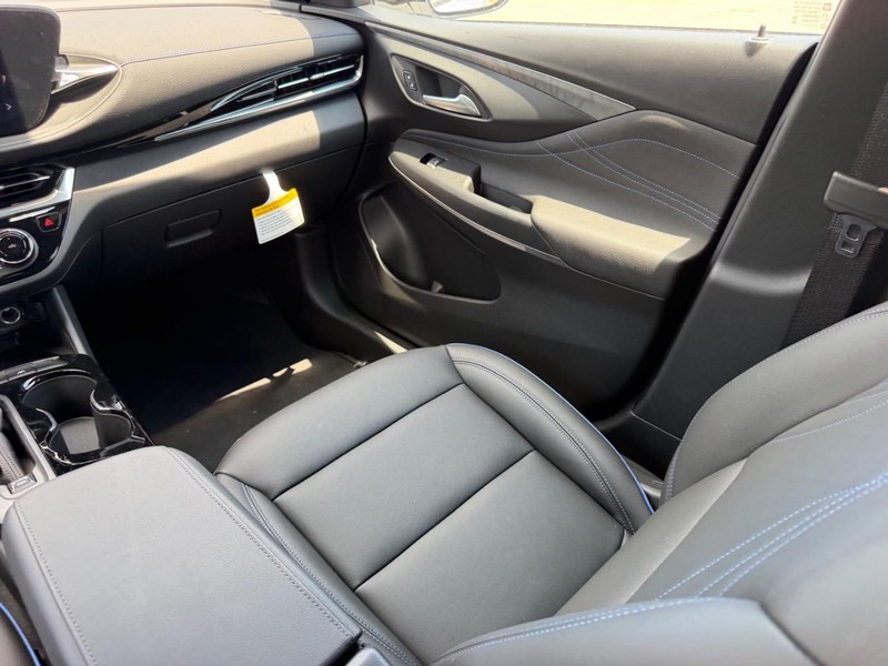 Buick Envista Vehicle Full-screen Gallery Image 16