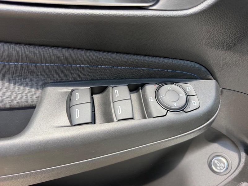 Buick Envista Vehicle Full-screen Gallery Image 17