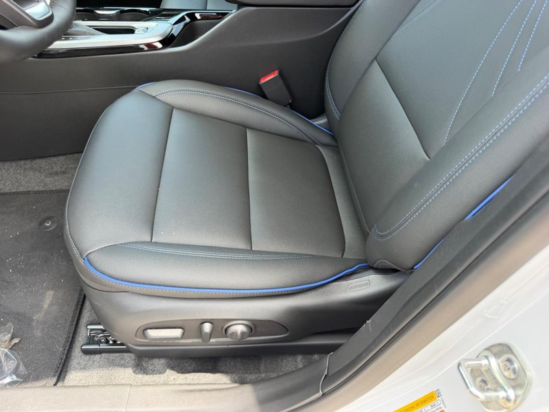 Buick Envista Vehicle Full-screen Gallery Image 18