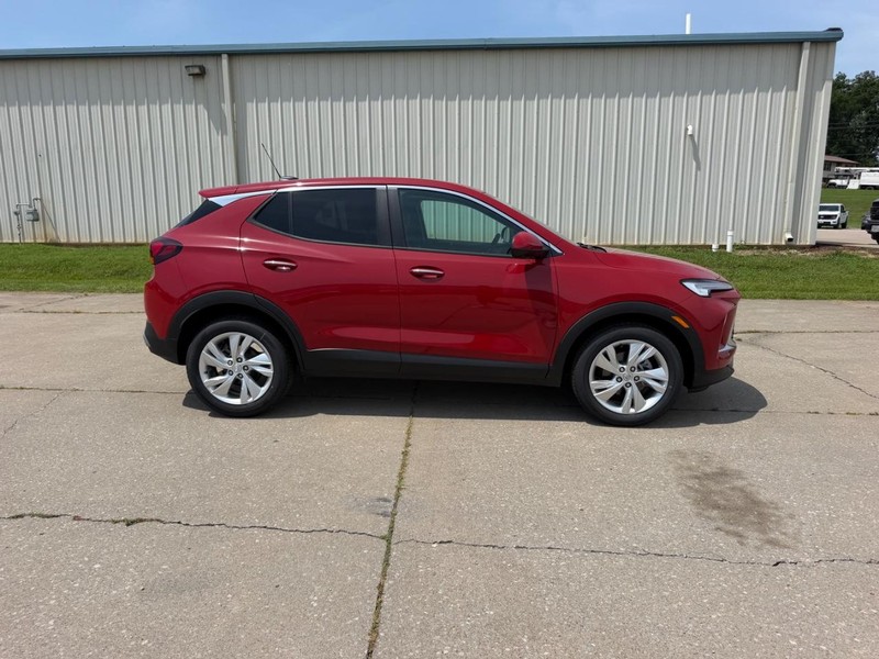 Buick Encore GX Vehicle Full-screen Gallery Image 2