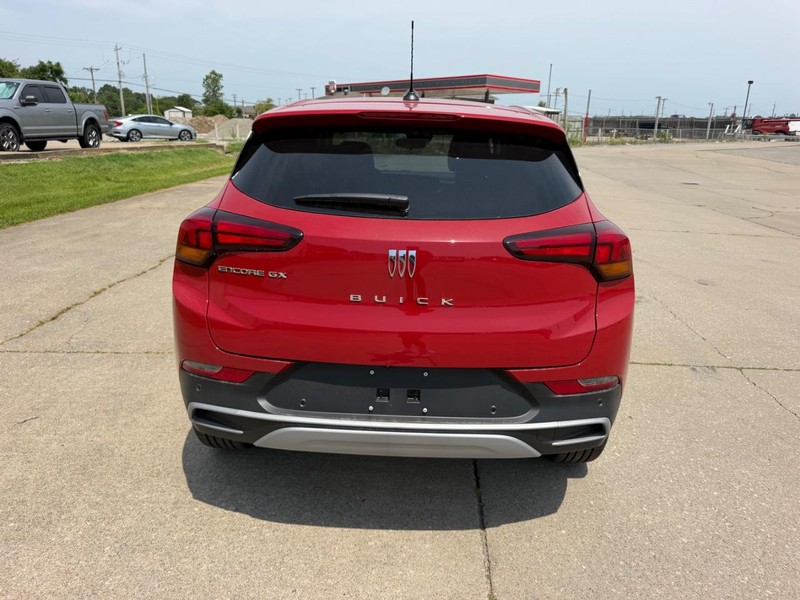 Buick Encore GX Vehicle Full-screen Gallery Image 4