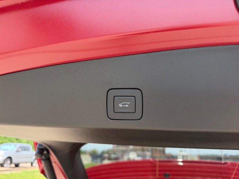 Buick Encore GX Vehicle Full-screen Gallery Image 6