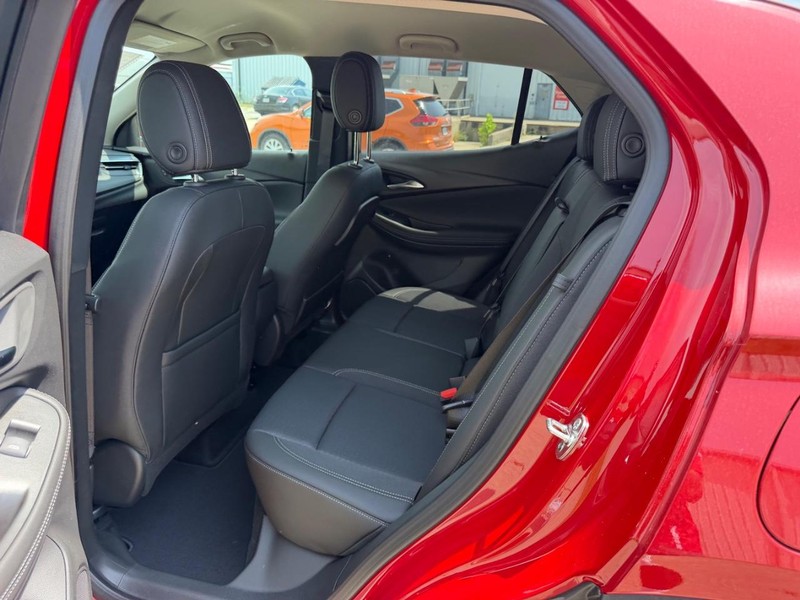 Buick Encore GX Vehicle Full-screen Gallery Image 8