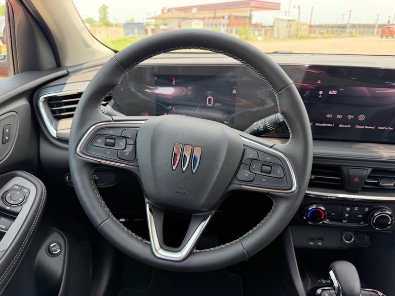 Buick Encore GX Vehicle Full-screen Gallery Image 10