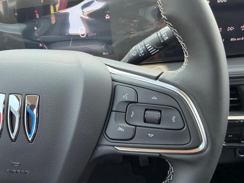Buick Encore GX Vehicle Full-screen Gallery Image 12