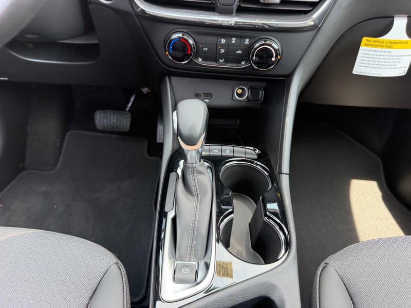 Buick Encore GX Vehicle Full-screen Gallery Image 15