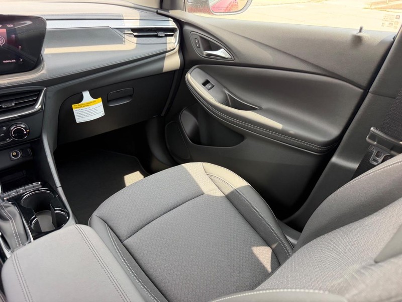 Buick Encore GX Vehicle Full-screen Gallery Image 16