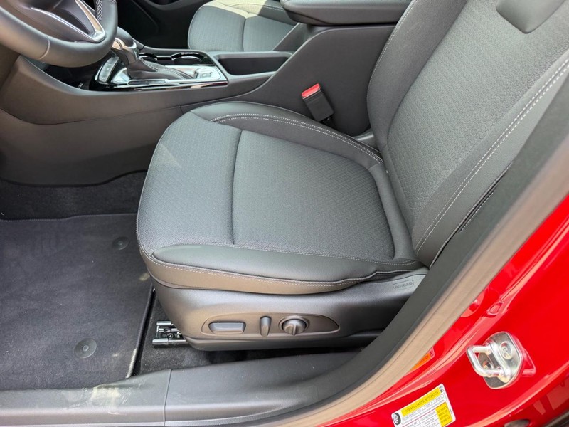 Buick Encore GX Vehicle Full-screen Gallery Image 18