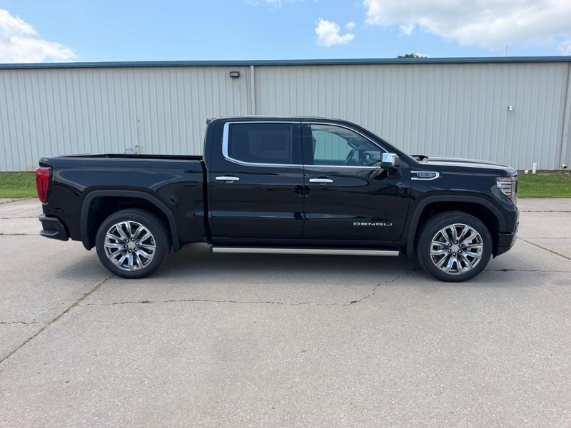 GMC Sierra 1500 Vehicle Full-screen Gallery Image 2