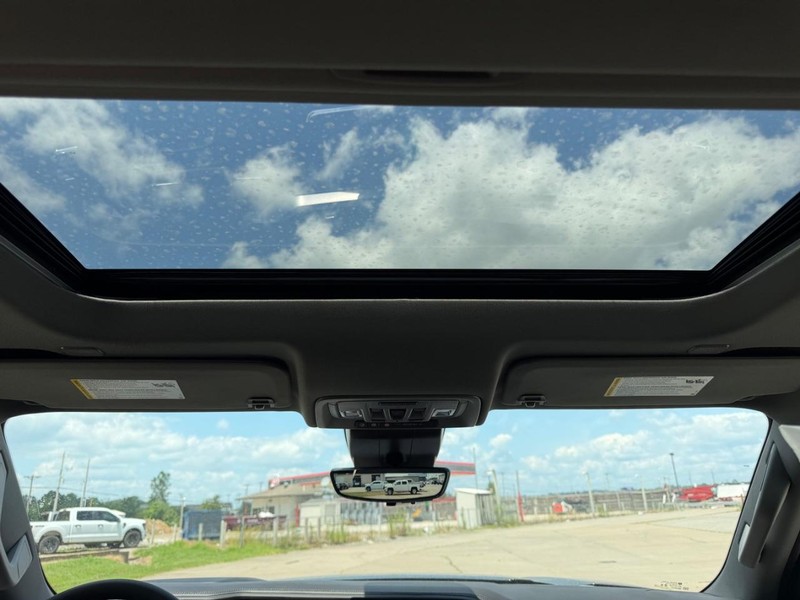 GMC Sierra 1500 Vehicle Full-screen Gallery Image 8
