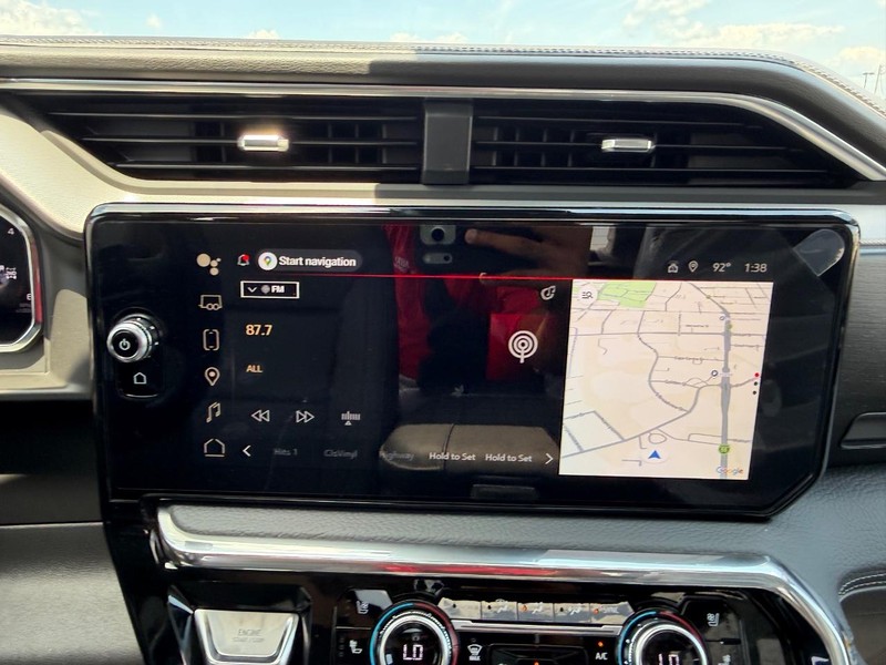 GMC Sierra 1500 Vehicle Full-screen Gallery Image 13