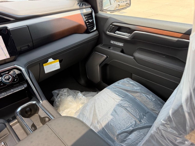 GMC Sierra 1500 Vehicle Full-screen Gallery Image 16