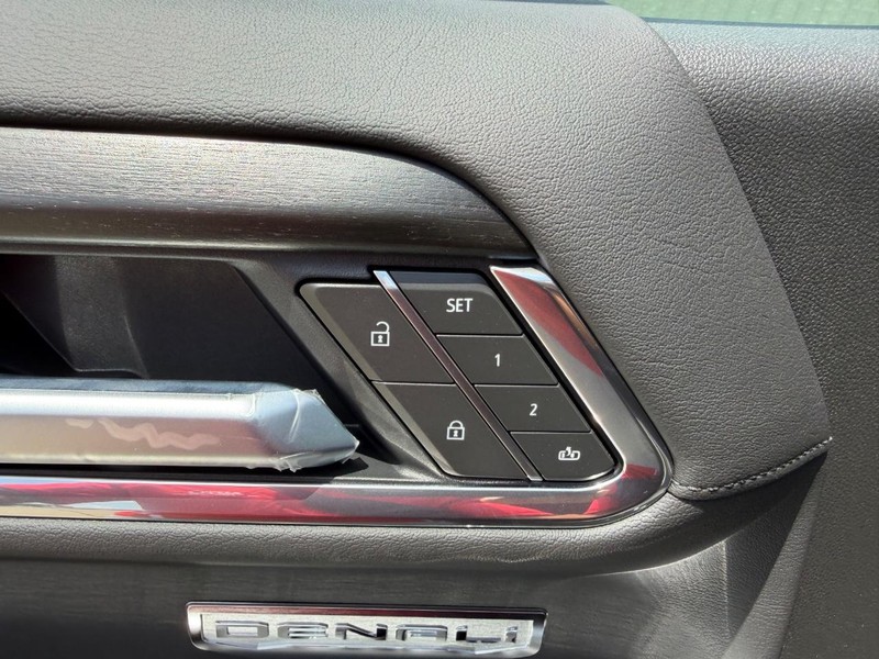 GMC Sierra 1500 Vehicle Full-screen Gallery Image 18