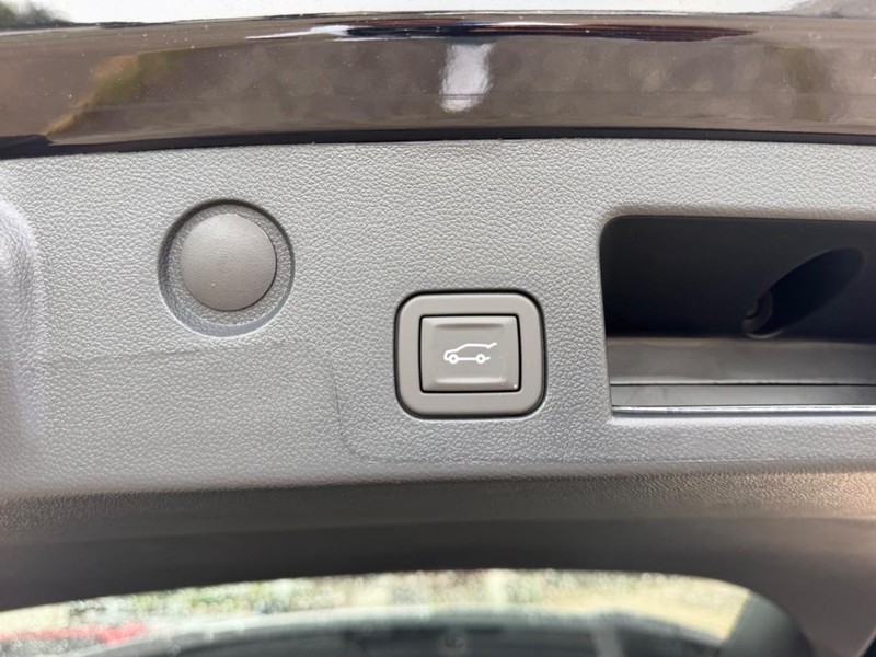 GMC Terrain Vehicle Full-screen Gallery Image 6