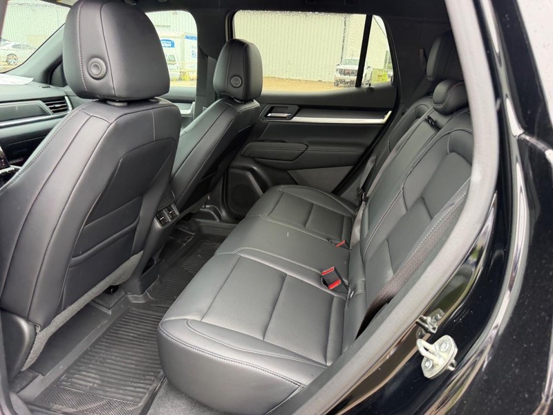 GMC Terrain Vehicle Full-screen Gallery Image 8