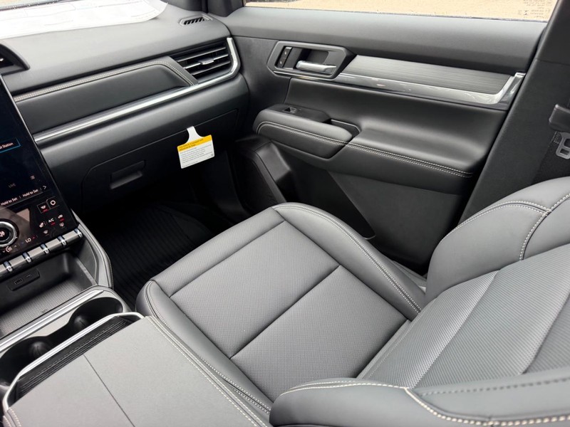 GMC Terrain Vehicle Full-screen Gallery Image 16